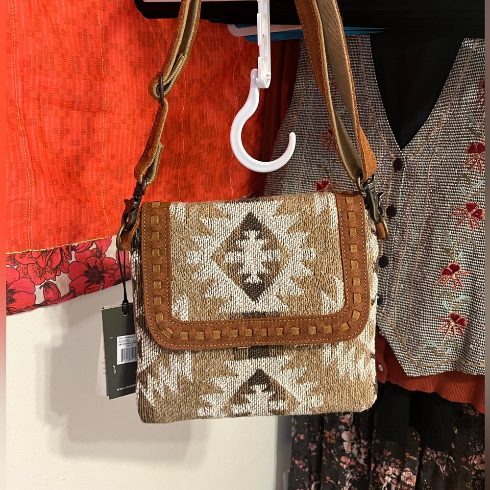 NWT “Camilla Roma” Myra Bag